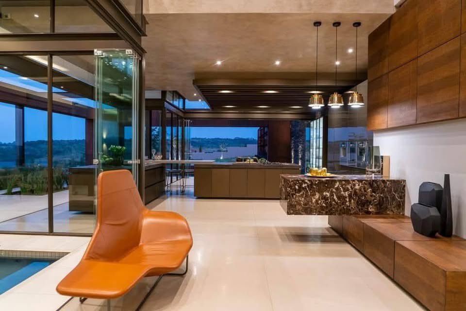 designdeputy's tweet image. Modern Contemporary House in 📍 Mooikloof Heights, Pretoria East designed by renowned Architect Nico van der Meulen Architects.
