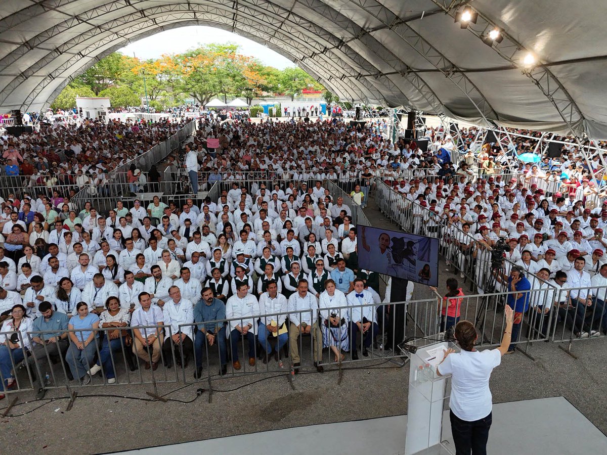 GobiernoMX's tweet image. La presidenta @Claudiashein inaugura la ampliación del área de hemodiálisis del Hospital de Alta Especialidad IMSS-Bienestar Villahermosa en Centro, Tabasco.
Anunció la inversión de dos mil millones de pesos para el sistema de salud @IMSS_Bienestar de la entidad; el objetivo es…
