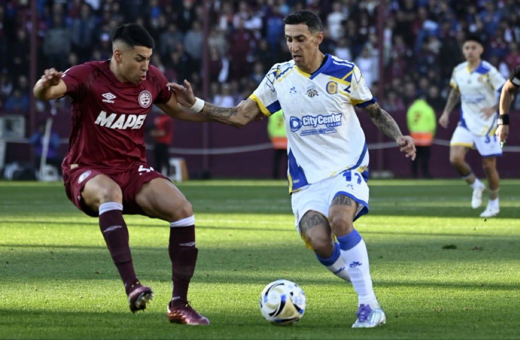 lucas_calatroni's tweet image. Que el resultado no tape el desarrollo, no fue un buen partido de #Central. Equipo muy largo, falta ese volante mixto que le dé la pelota a los de arriba con la cancha de frente. Casi se lo empatan con uno menos por segundo partido consecutivo.
Por suerte lo pudo sacar adelante…