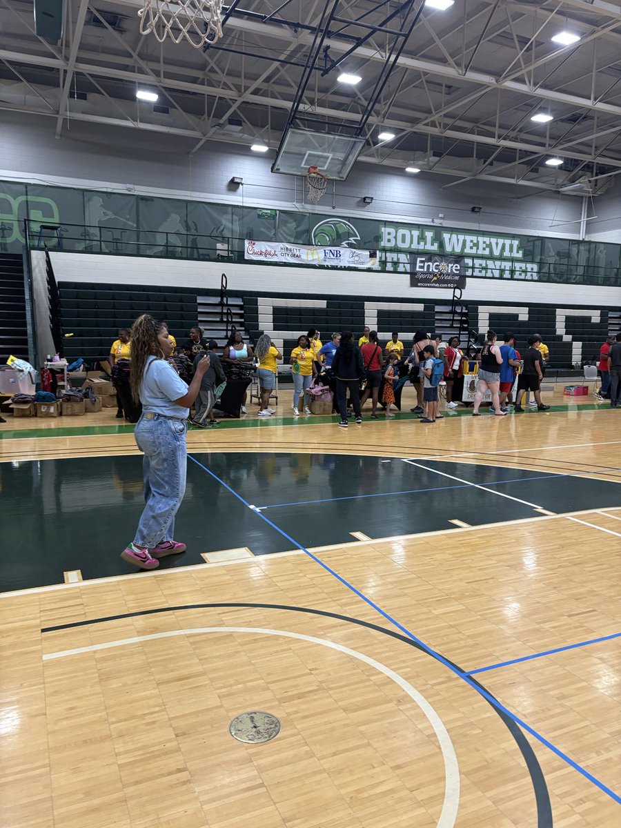 Once again with a huge turnout for the annual back to school bash! Serving over 1,000 plus giving back to the community is what it is all about!!#Godsplan