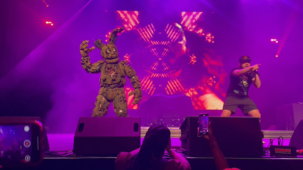 ProfCsChaos's tweet image. THE DAREGULARSAUCE JUMPSCARE WITH JT MUSIC PERFORMING WAS UNHINGED #NPC2025