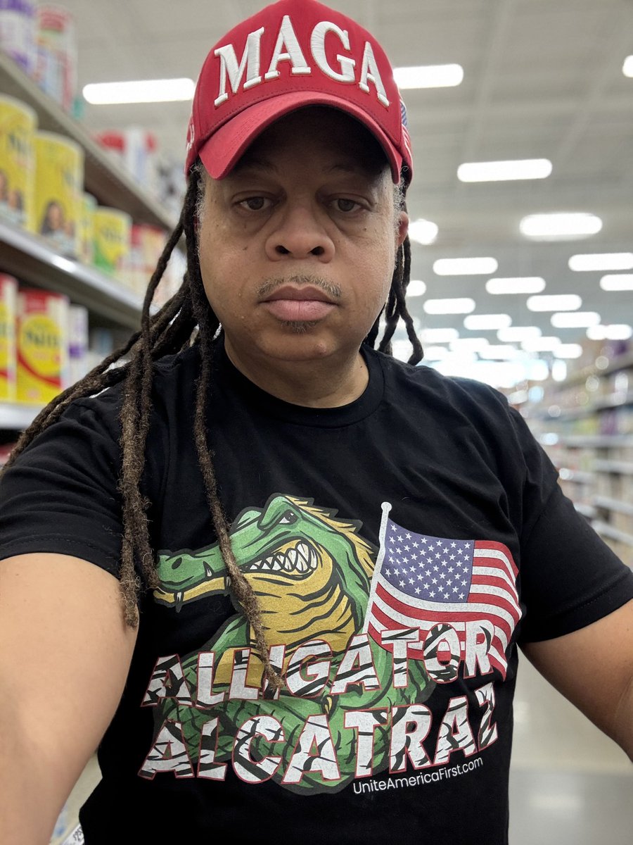 ImMrWillJohnson's tweet image. I don’t understand why they’re so triggered while I’m walking through the store. 🤣😂🤣😂