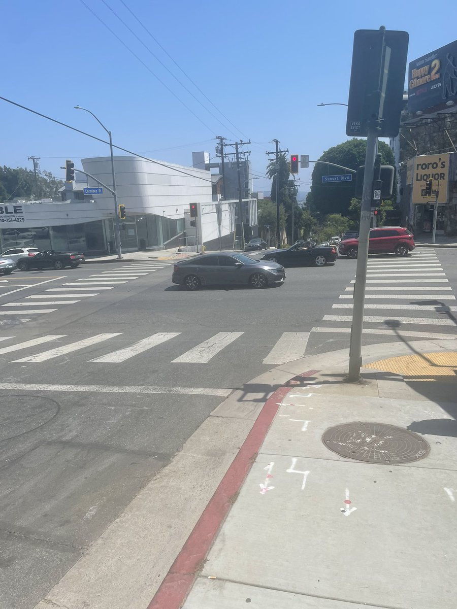 yall im in hollywood where klavier gavin at 😭😭😭