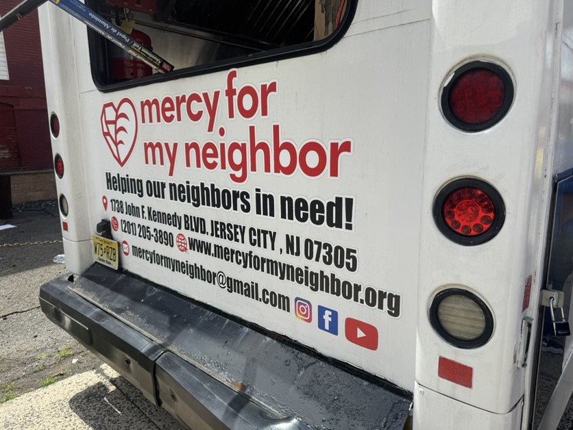 jim_mcgreevey's tweet image. The Fountain of Salvation provided a mobile food pantry, hot meals, and clothing to the community on the corner of Communipaw and Van Nostrand.
Thank you to Bishop and Pastor Rivera, and Youth Minister Israel Fernandez, for your heartfelt service and commitment to those most in…
