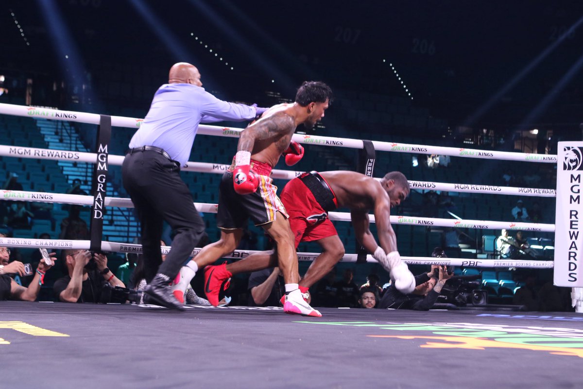 ABSCBNNews's tweet photo. LOOK:  @EumirMarcial kicked off the Pacquiao - Barrios card with a KO of Bernard Joseph, first win of the 🇵🇭 for the night! Marcial goes up to a pro record of 6-0 with 4 KOs

Photos: Jhay Omatias https://t.co/eTQqP1o7M1