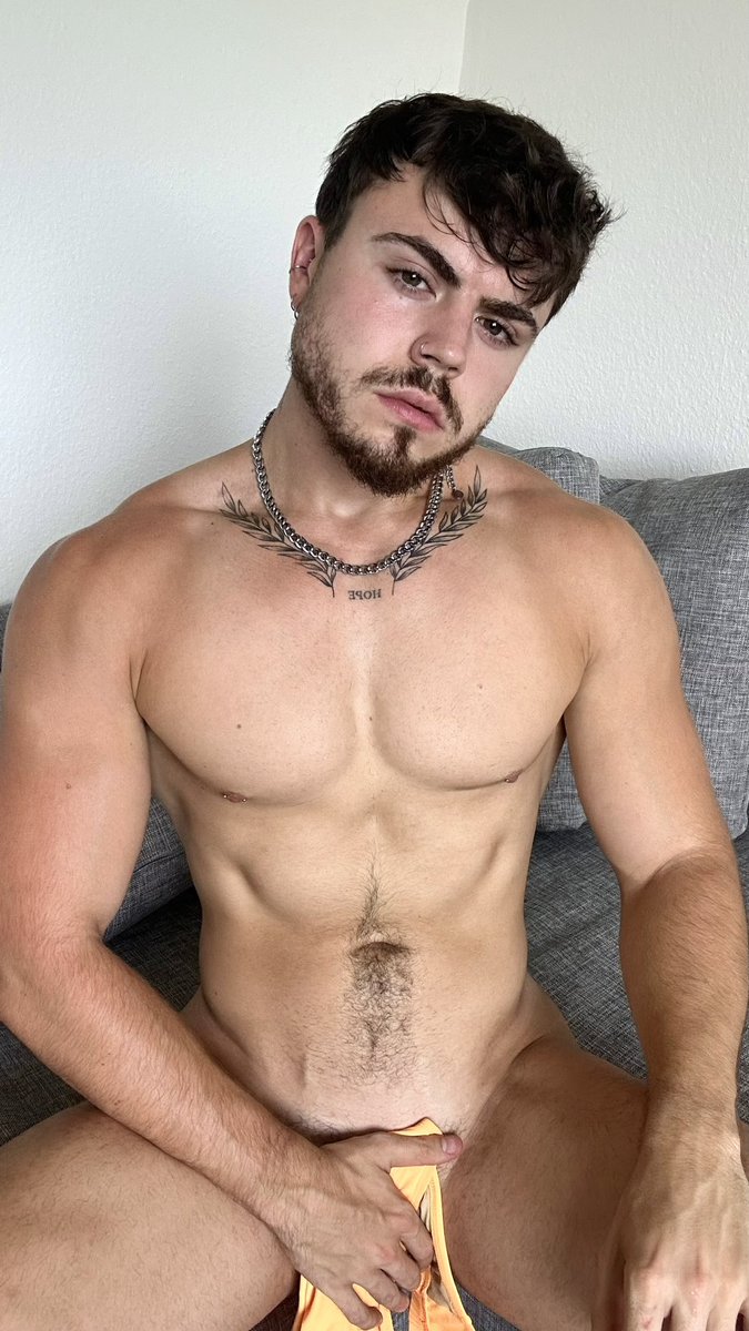 Jay_RiversX's tweet photo. I need to fuck a big ass🥵 Any volunteer for a massage… and to get fucked after?😏😈 https://t.co/X64Fq7DgPi