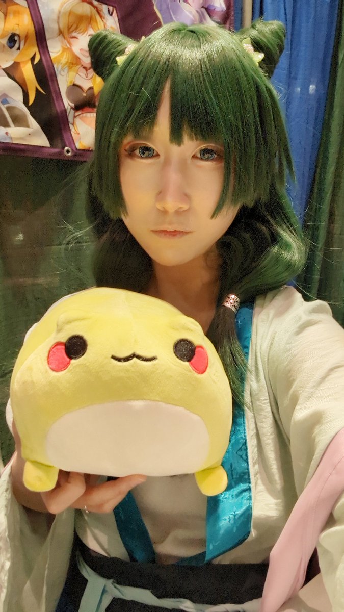 Emi Lo 🔜 Sakura-con (@kitsunesqueak) on Twitter photo Saw a puppy and also got a decently sized frog .... Saw a puppy and also got a decently sized frog ....