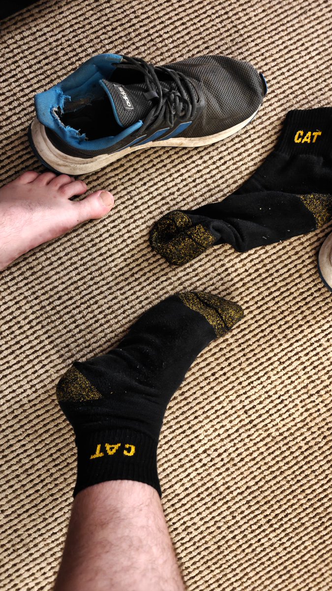 Been a sweaty weekend working away 😈 3 day old socks are pretty ripe and smelly 🧦🐽