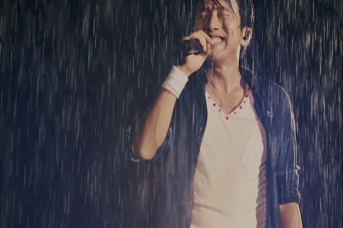 taka_mr_chil's tweet image. おはようございます☁

今朝は
隣の人に気づかれぬように
筋トレ😊

”「出来ないことはない」「どこへだって行ける」
「つまずいても　また立ち上がれる」
いわゆるそんな希望を　勘違いを　嘘を
ＩＤカードに記して行こう”

めちゃ☔雨の中だったんですね～😝

今日も日常の中の
#fantasy
へと😊