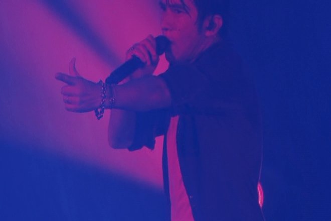 taka_mr_chil's tweet image. おはようございます☁

今朝は
隣の人に気づかれぬように
筋トレ😊

”「出来ないことはない」「どこへだって行ける」
「つまずいても　また立ち上がれる」
いわゆるそんな希望を　勘違いを　嘘を
ＩＤカードに記して行こう”

めちゃ☔雨の中だったんですね～😝

今日も日常の中の
#fantasy
へと😊