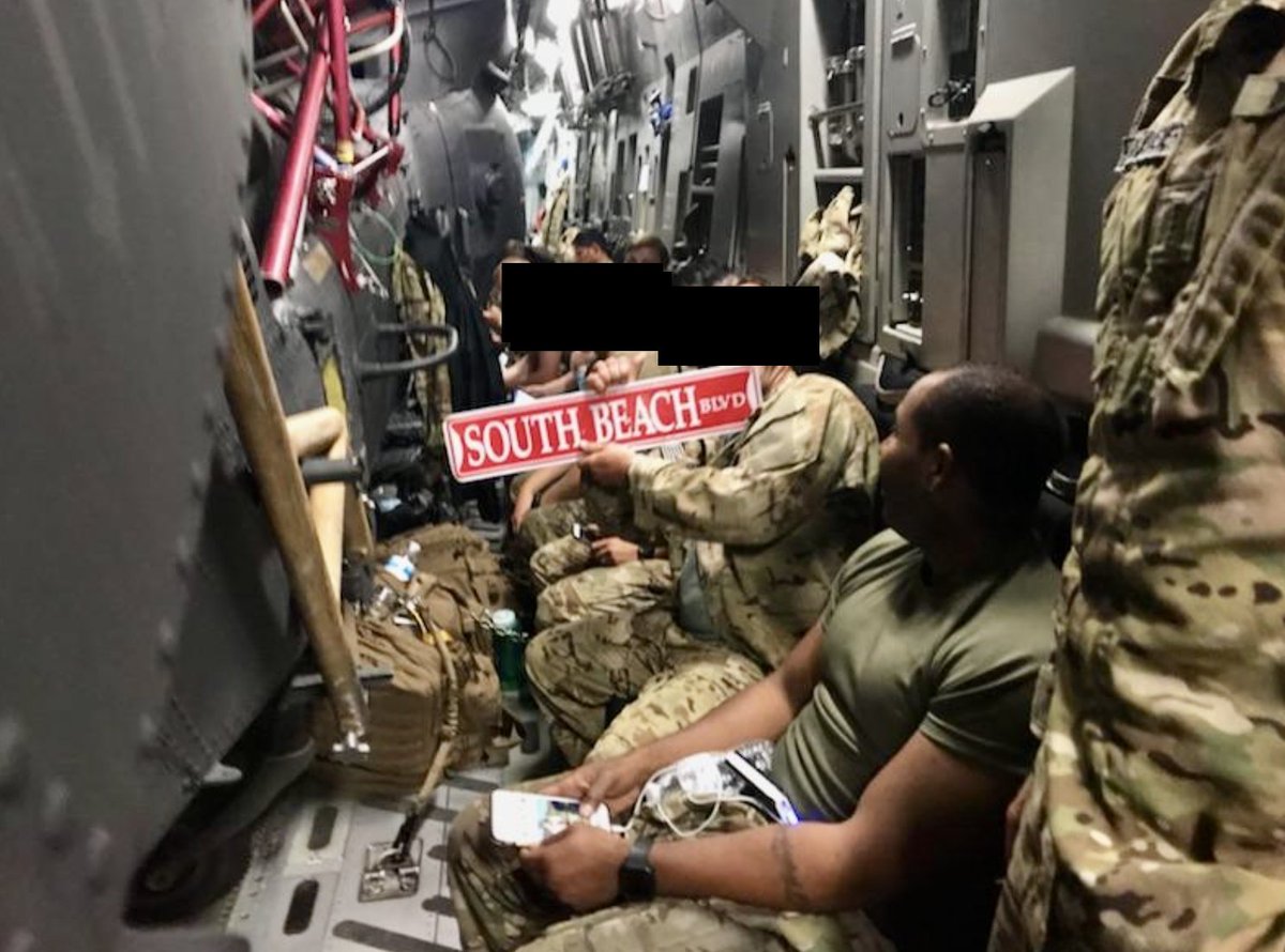 pinpulleddrmf's tweet image. Some of the greatest times I had were being hungover after two weeks at the beach and just trying to make it home on America's airline.