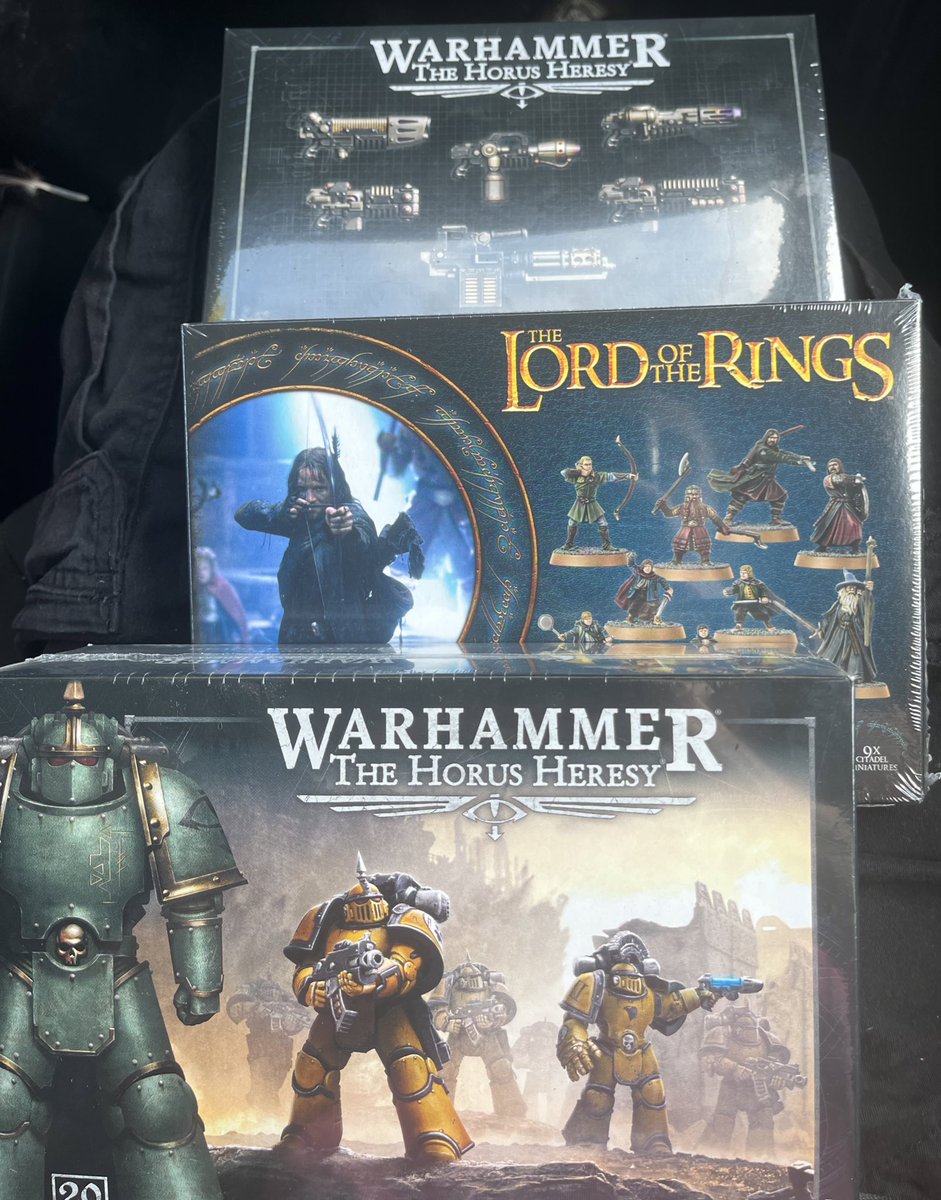 dumpyGrimbus's tweet image. Vistited my first official warhammer store, gf wants me to paint up the fellowship for her