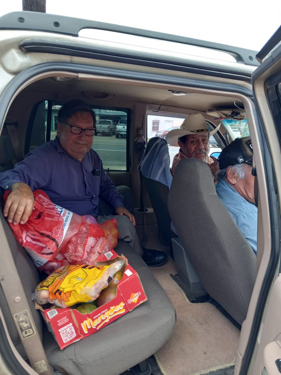 TheImmCoalition's tweet image. Amazing time providing boxes of food to hundreds of immigrants living in poverty at the Southern Border. 🙌
The food we provide means so much to these beautiful people. 🙏🏽