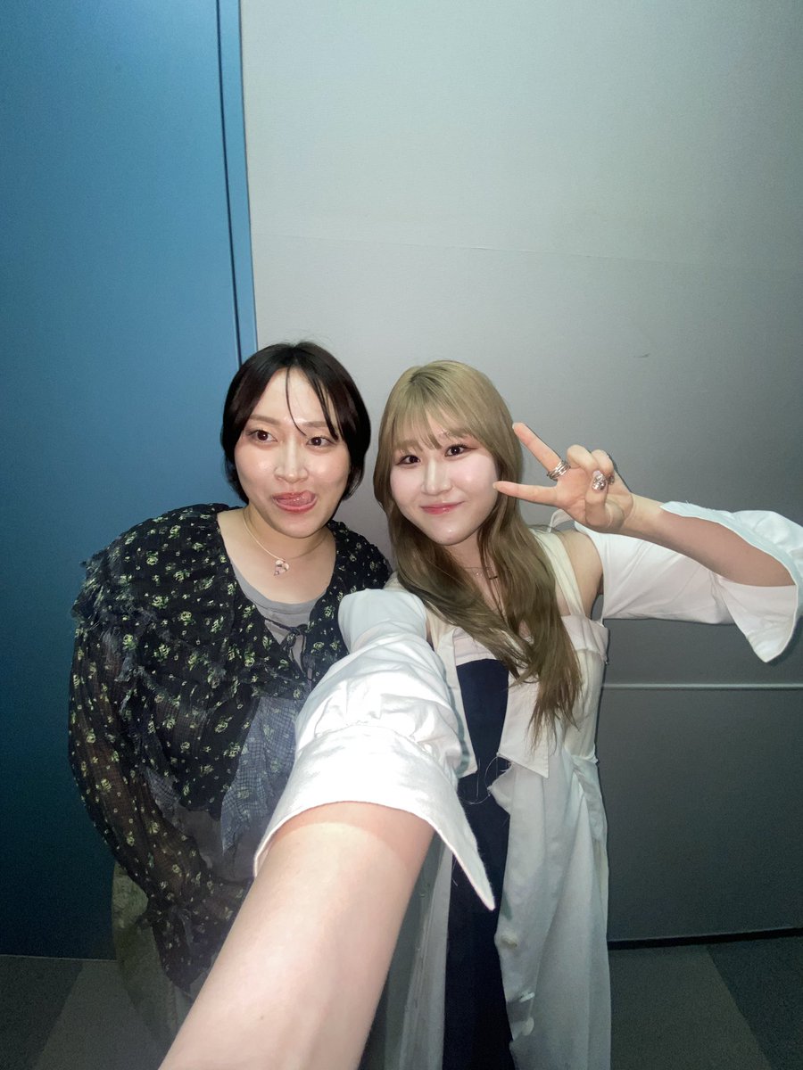 ka__lgm's tweet image. 昨日はまず、音楽の日の本番前に
王様のブランチに生出演させてもらった所から始まりました!!
れいちゃんこと、丸山礼ぴょんに会えて
嬉しかった☺️☺️☺️🤍💫✨ラブ
#王様のブランチ
#丸山礼
#れいちゃんのお衣装とメイク可愛かった