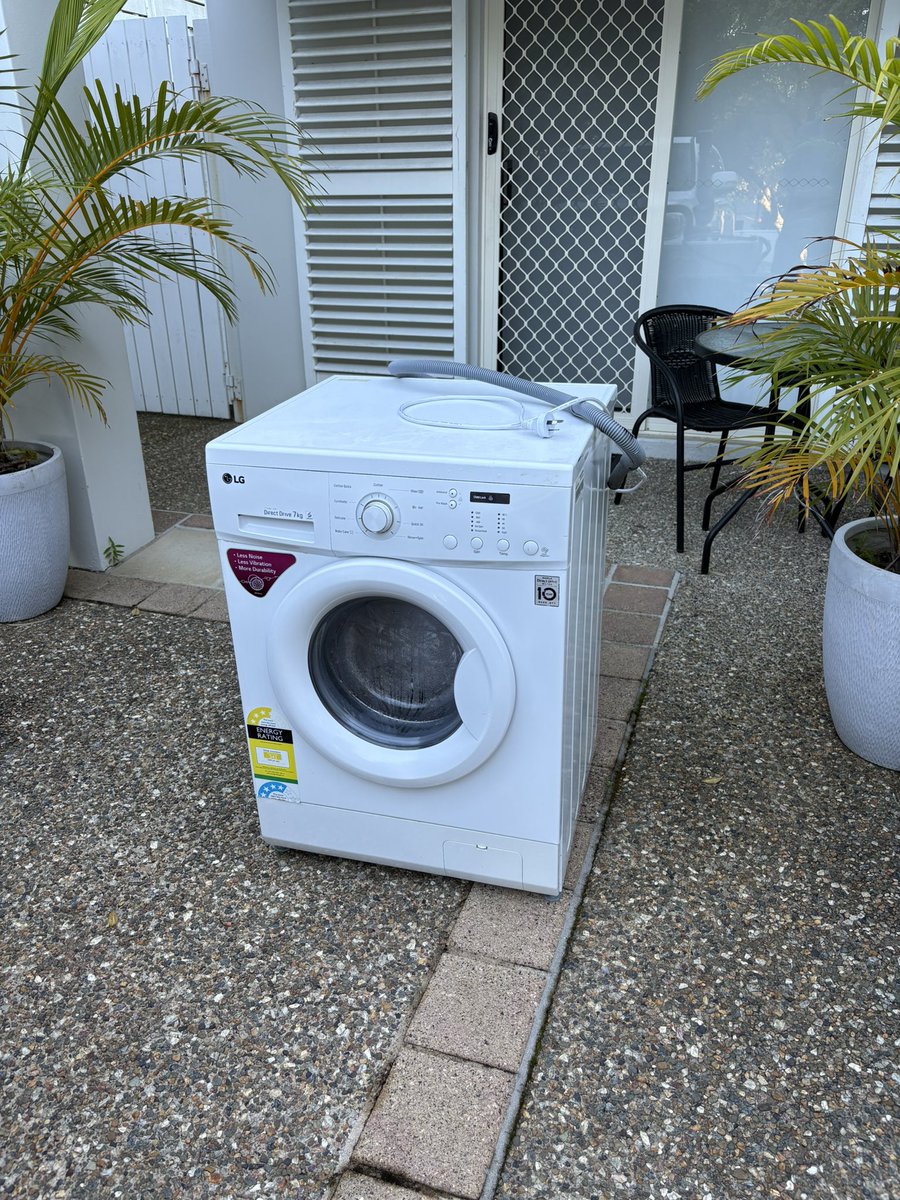 Marketplace on the coast is a whole new experience. Did you bring a trolley? You didn’t tell me it was on the 8th floor, needed to be unplumbed when I asked can we pick it up now!! 
At home it would have been on the footpath ready to chuck in the back of a slow moving vehicle.