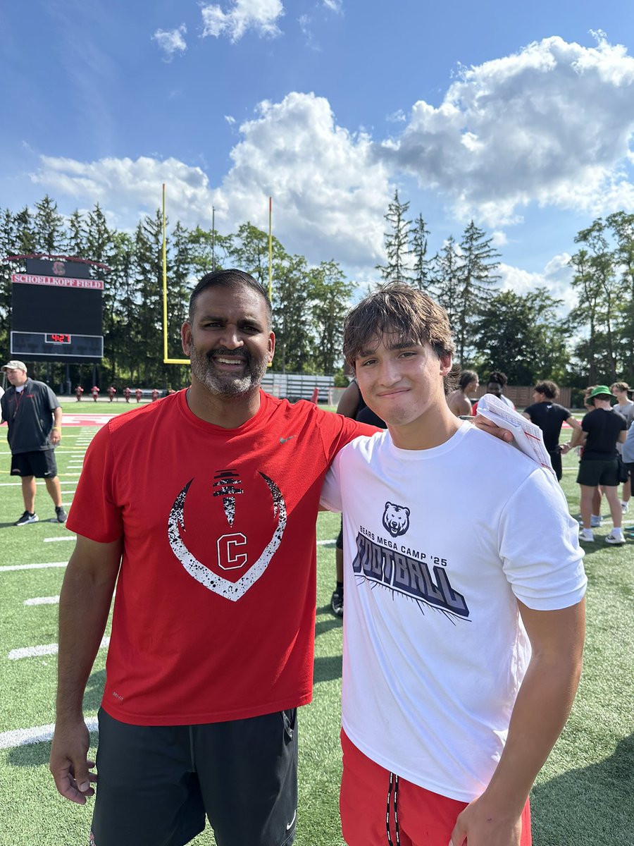 oliver_michalec's tweet image. Had a great time out at @BigRed_Football! Thank you @CoachBhakta for the invite! #YellCornell 

@JoaquinMOliva @elianolivafb @CashLacy28 @CoachStartz @HaskinsMichael @NightHawkFamily