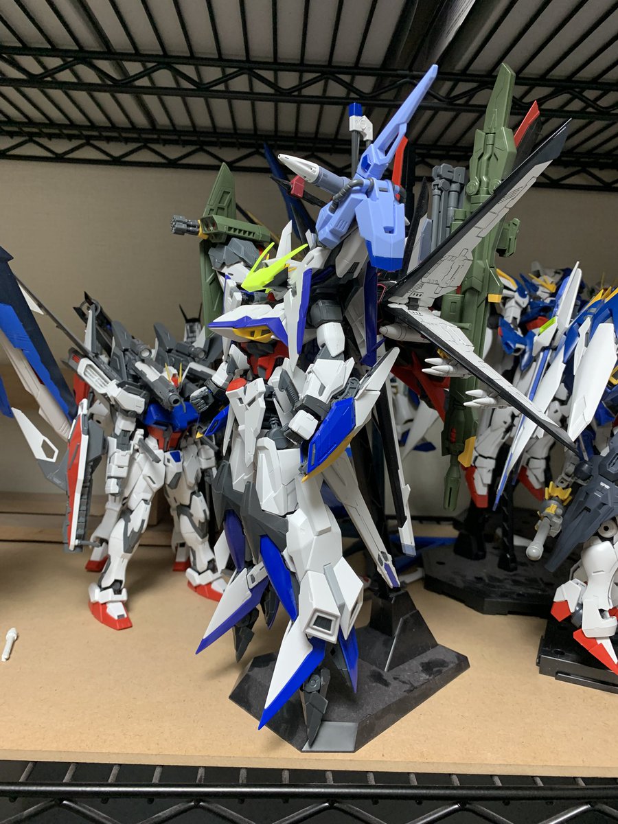 uesugiTake74537's tweet photo. 格納庫（ただの棚）で1番でかいヤツです💦
#ガンプラ
#ガンプラ好きと繋がりたい
#ガンプラは自由だ
 #ごつーいプラモ上げまへんか https://t.co/ifKivjaHdM