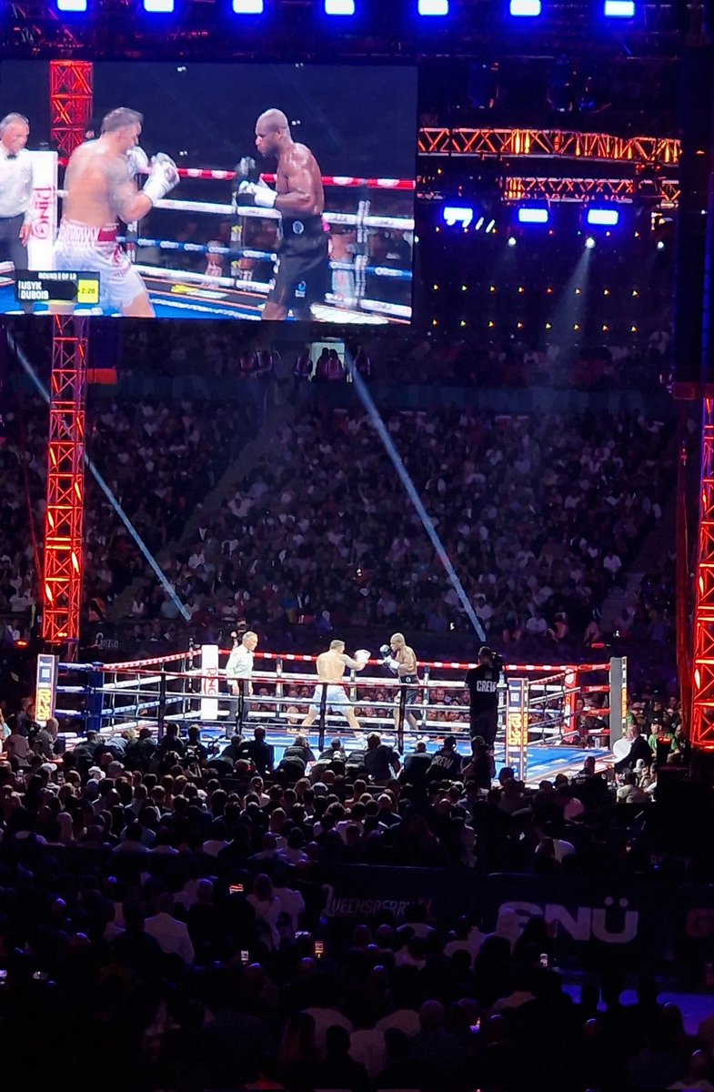 Witnessed Usyk showing his greatness again in person. No shame for DDD, there is nobody anywhere near Usyk. What a fight.

#UsykDubois2