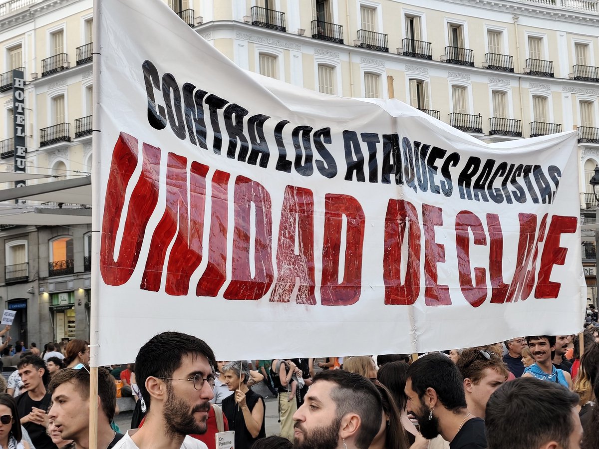 CGTGulla's tweet image. Antifascismo, es simple, es la unión de lo humano, de lo sensible, sobre aquello que nos convierte en monstruos que se empeñan en devolver la oscuridad al mundo desde la violencia y los peores valores inimaginables. Nos tendrán en frente siempre, con pie firme.