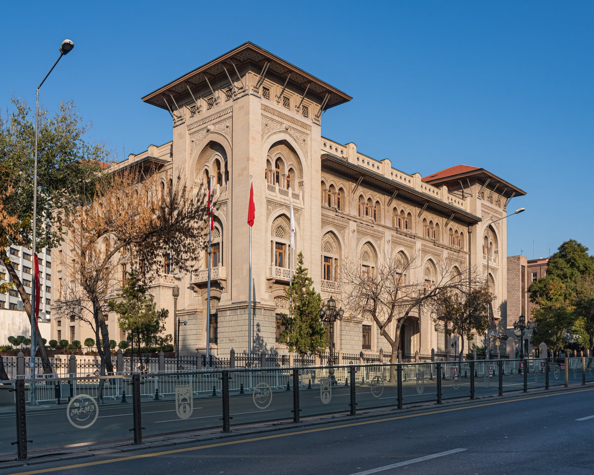 denizcan_dede's tweet photo. İTC döneminde başlayıp Cumhuriyet döneminde 1930'lara kadar devam eden, Selçuklu-Osmanlı mimarisiyle modern tarzları harmanlayan I. Milli Mimari Dönemine hayranım ya. Yok mu Türk dünyasına ortak üst kültür mimarisi için bu tarzı Timur-Çağatay tipiyle sentezleyecek mimarlarımız? https://t.co/IK2tfjmQxV