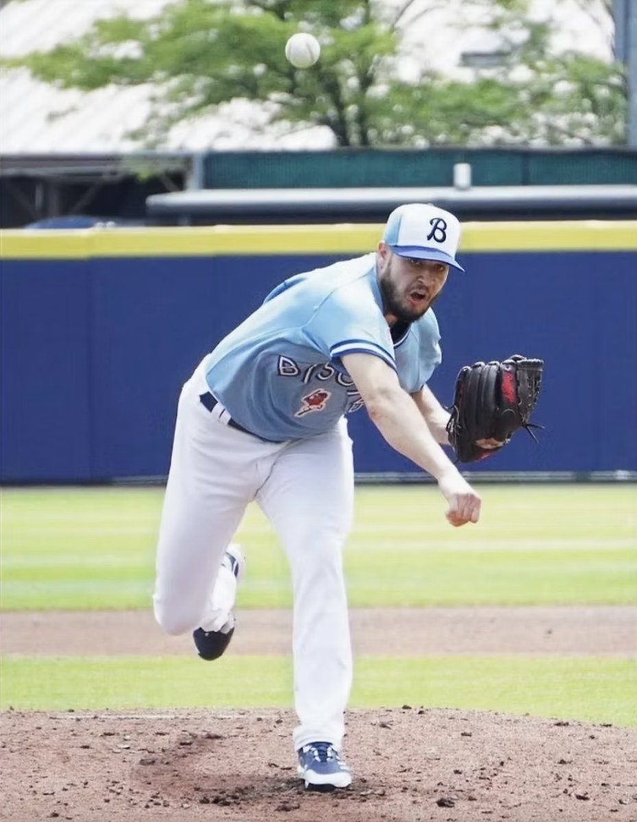 BadderUpSports's tweet image. Today's @OMAStormChasers pregame guest is Thomas Hatch!
5:15pm CT airtime & 5:35 first pitch, as we chat about his MLB debut with Toronto in 2020, pitching in Buffalo when Sahlen Field hosted big league games, his recent success and more!
📻 @1290KOIL
📱 stormchasers.mixlr.com