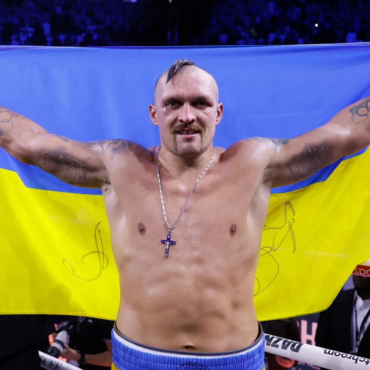 SimBoxx (@simboxx1) on Twitter photo 🥊
ITS OVER IN 5‼️
<a href="/uyskaa/">Alexander uysk</a> reigns as 2x heavyweight champion of the world as he stops Daniel Dubois in round 5️⃣ 💥
A simply sensational performance from Oleksandr Usyk, a generational great 🔥
#UsykDubois2
#SimBoxx 🥊
ITS OVER IN 5‼️
<a href="/uyskaa/">Alexander uysk</a> reigns as 2x heavyweight champion of the world as he stops Daniel Dubois in round 5️⃣ 💥
A simply sensational performance from Oleksandr Usyk, a generational great 🔥
#UsykDubois2
#SimBoxx