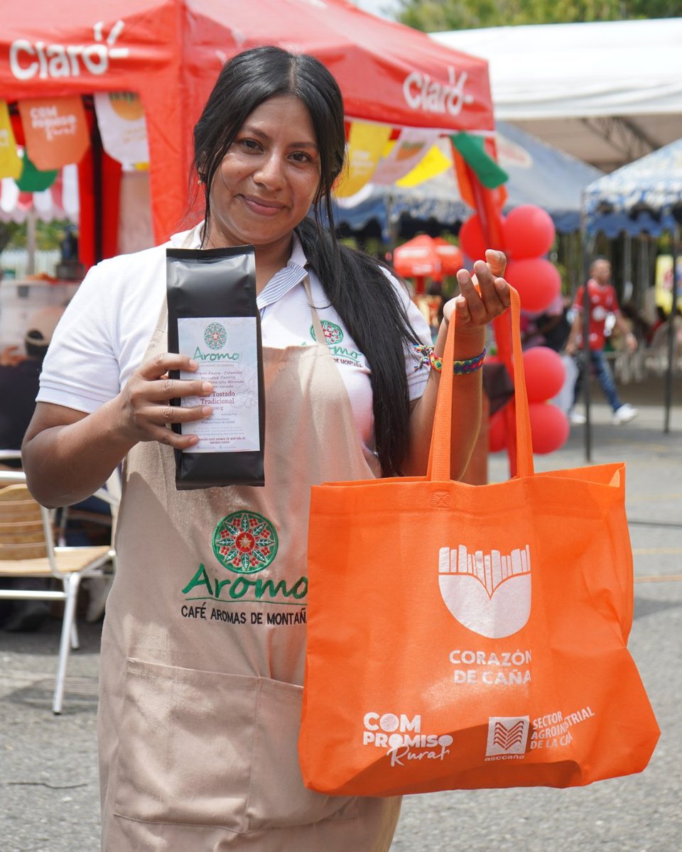 asocana's tweet photo. ¡Nos unimos al Festival de Verano de La Montaña Agromercados, en Cali, con los emprendedores de #CompromisoRural! 🍇🫓☕🍪 Conservas, pandebonos de chontaduro, cafés especiales, granolas, cremas de frutos secos, orellanas y mucho más, hicieron parte de este festival. 💟 https://t.co/cgaAxgYhwn