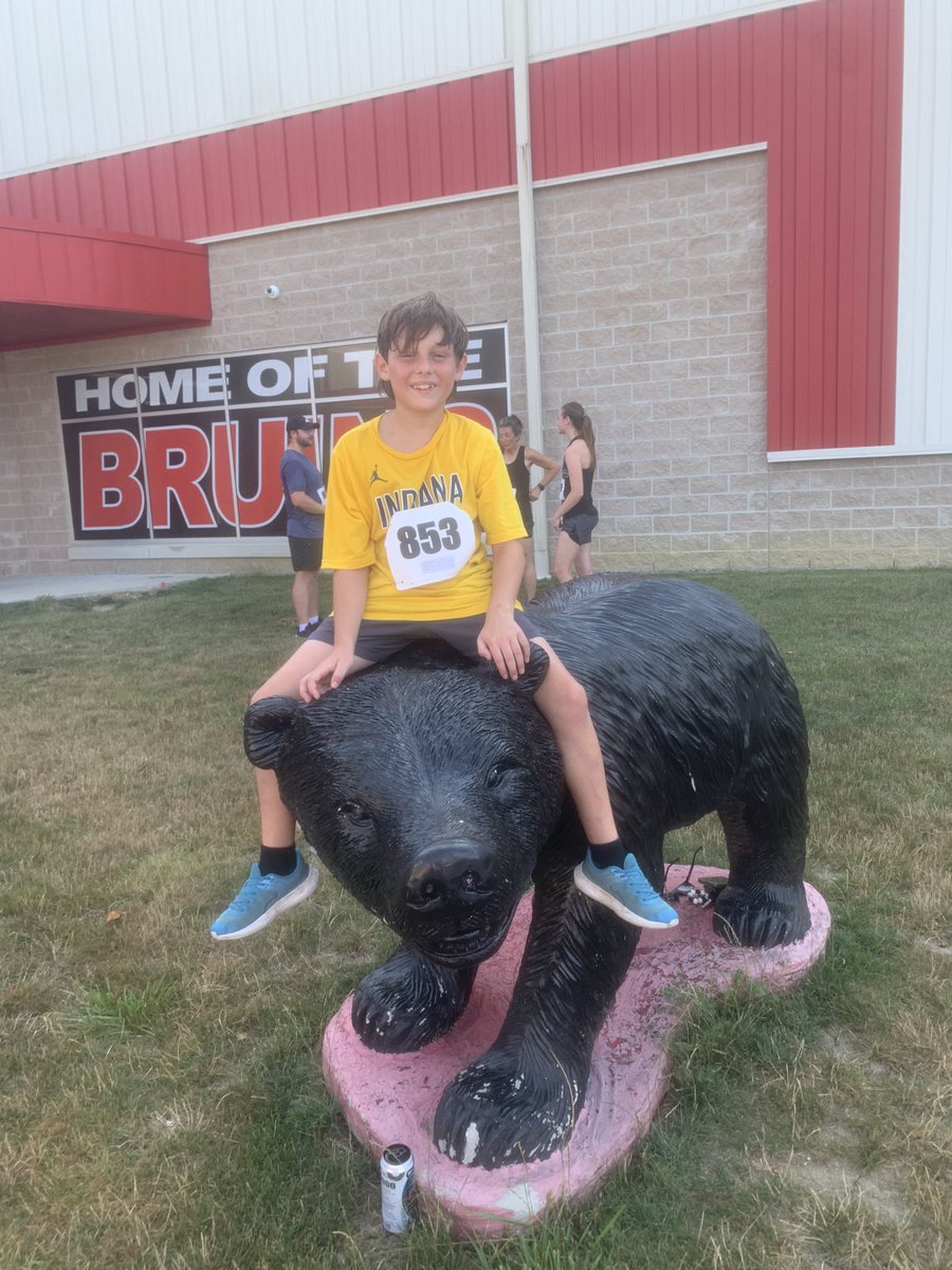 bo_stevenson's tweet image. Drew and I both won our age divisions at the Bruin Blitz 5K today at Blackford, shout-out to @Jared_CoatsATC for hosting a great event for a great cause!
Now, see everyone at the Wapahani 5K in Two weeks!
LETS GO!!!!!