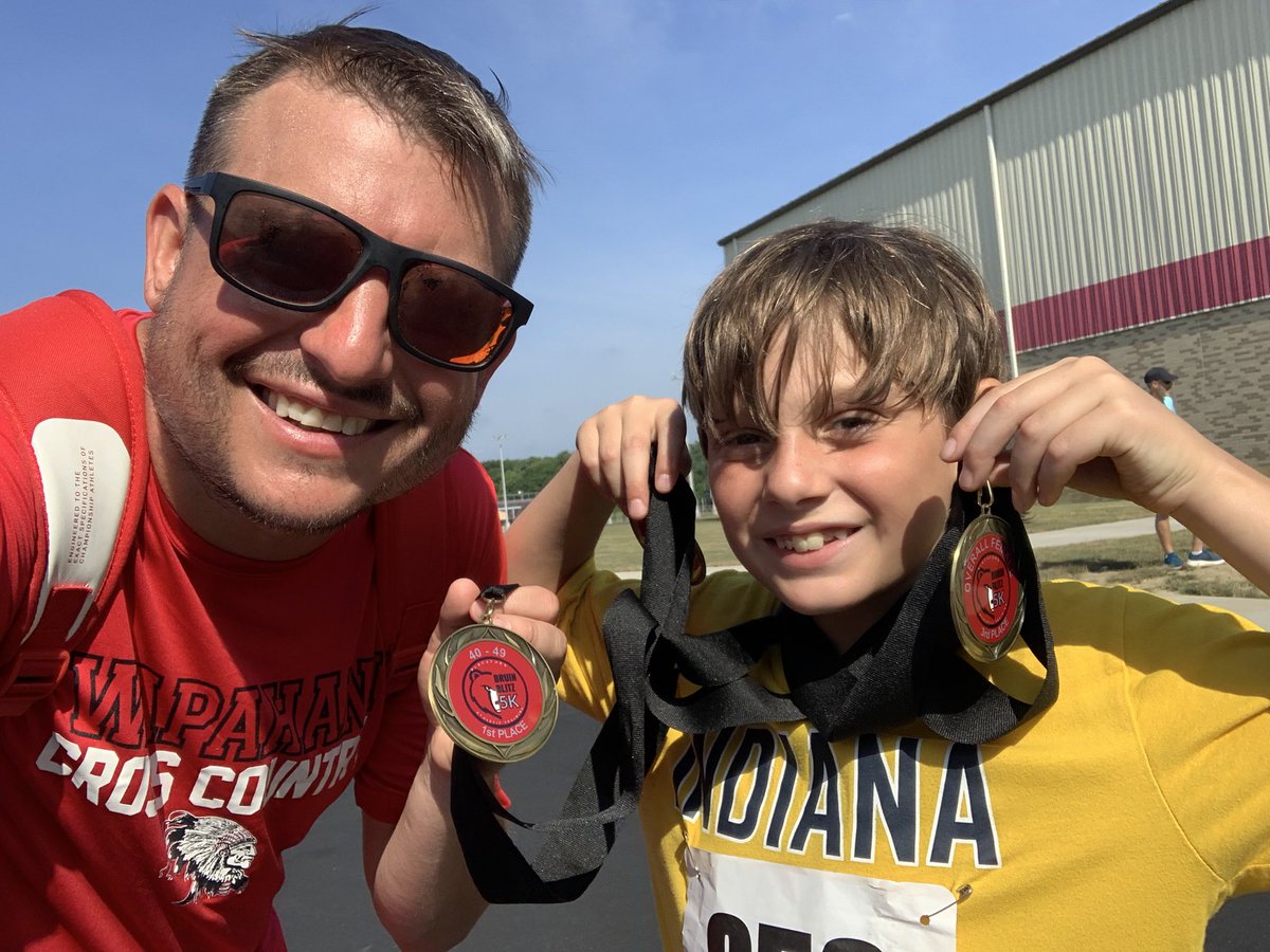 bo_stevenson's tweet image. Drew and I both won our age divisions at the Bruin Blitz 5K today at Blackford, shout-out to @Jared_CoatsATC for hosting a great event for a great cause!
Now, see everyone at the Wapahani 5K in Two weeks!
LETS GO!!!!!