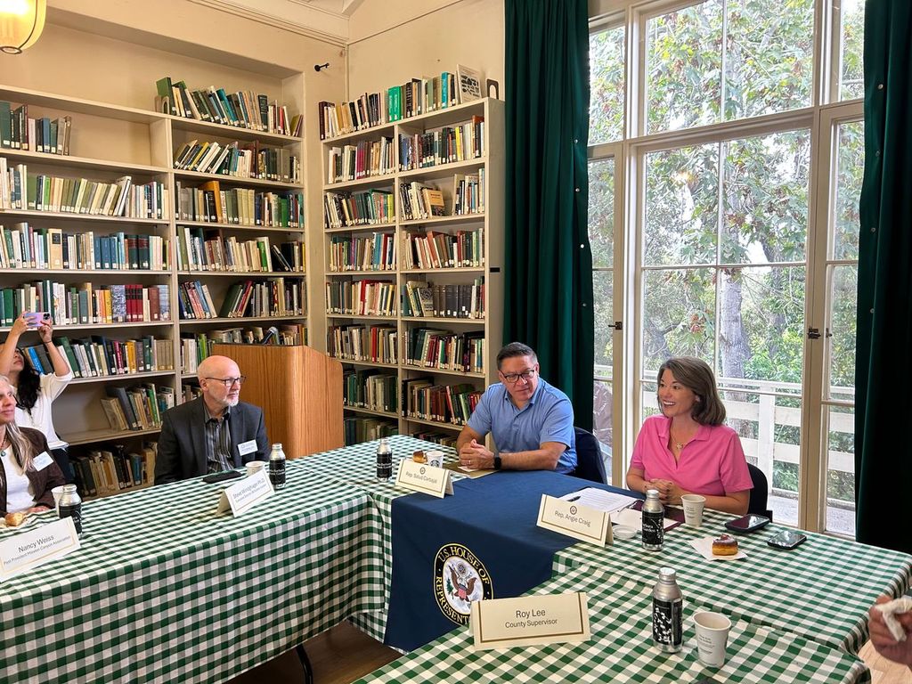 NewDemCoalition's tweet image. Today @RepCarbajal and @RepAngieCraig hosted the sixth stop of the New Dems on the Road in California to discuss wildfire preparedness.
As we enter wildfire season, it's critical we work to enact prevention and forest management policies to protect our communities.…