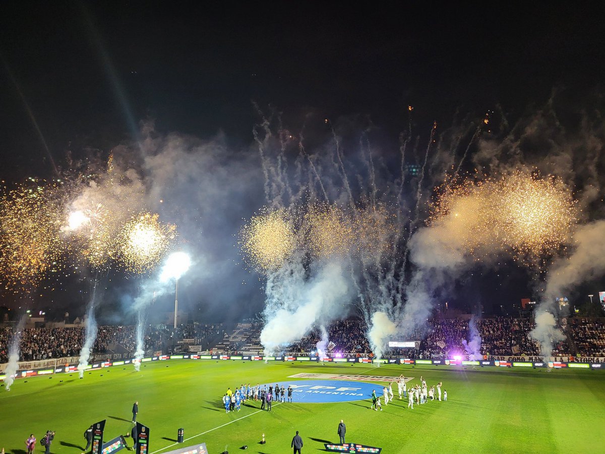 platenseancho's tweet photo. La fiesta del Campeón ⭐️🤎 https://t.co/8gR3OByj1D