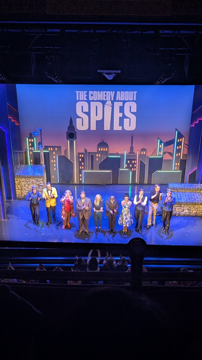 MrsElliott14's tweet image. Thank you @mischiefcomedy, @HenryShields, @DaveHearn2 and the whole amazing cast for another fantastic production! Love that this is our family night out every time you bring out something new. Christmas next...