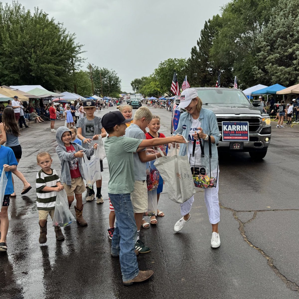 KTaylorRobson's tweet image. A little rain didn’t stop us from having a blast at the Snowflake Pioneer Days parade this morning!
