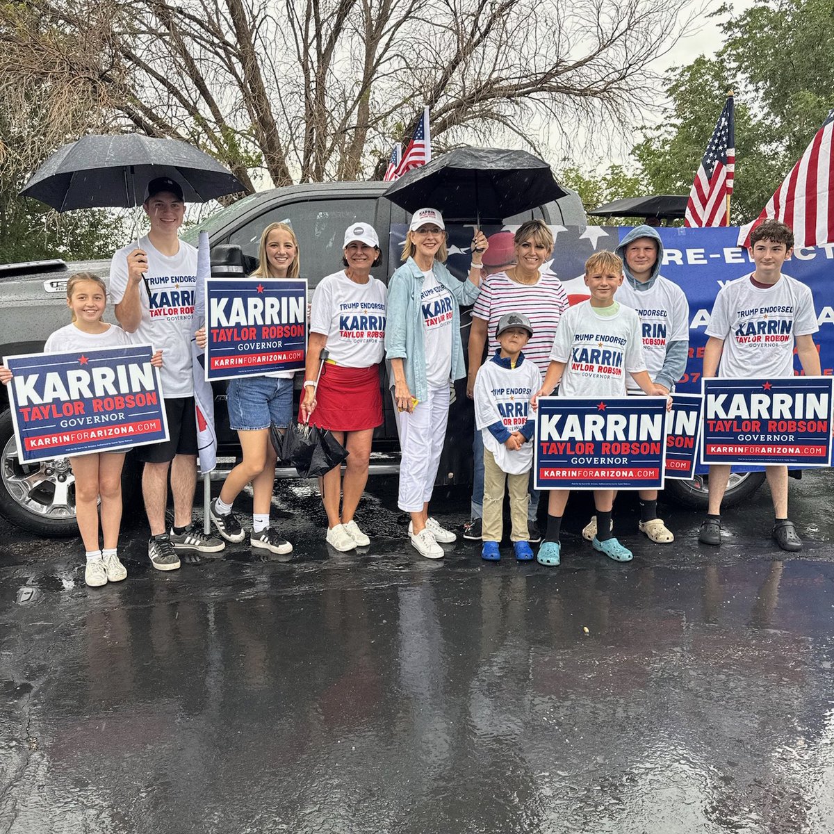 KTaylorRobson's tweet image. A little rain didn’t stop us from having a blast at the Snowflake Pioneer Days parade this morning!