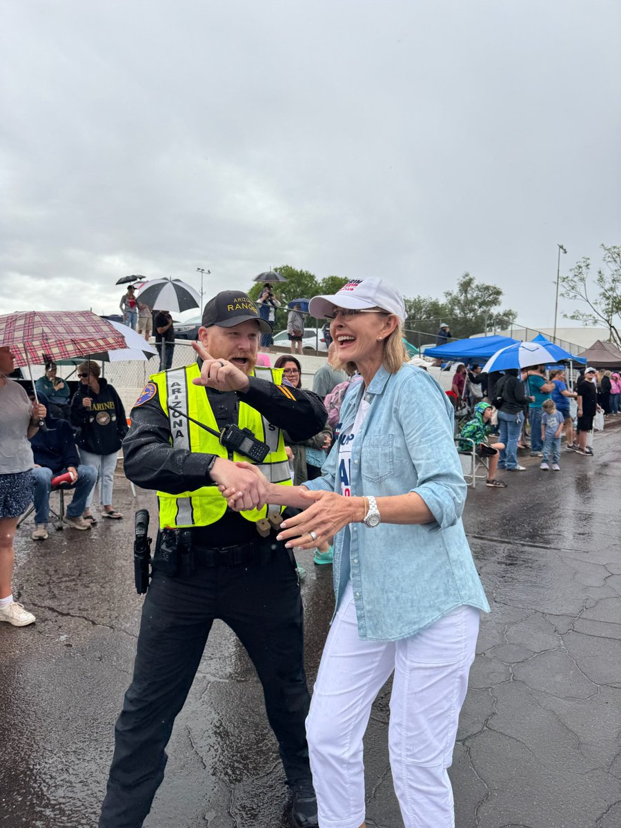 KTaylorRobson's tweet image. A little rain didn’t stop us from having a blast at the Snowflake Pioneer Days parade this morning!