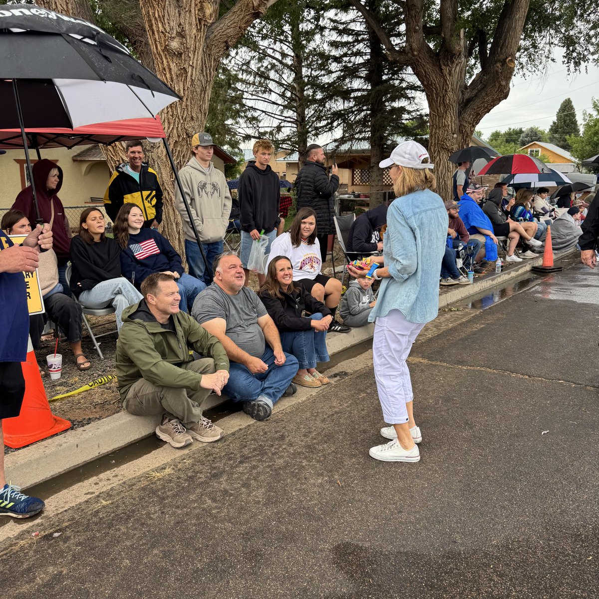 KTaylorRobson's tweet image. A little rain didn’t stop us from having a blast at the Snowflake Pioneer Days parade this morning!