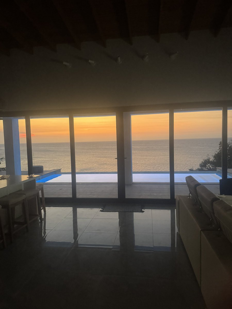 markpgarrick's tweet photo. Heart of Poms Villa now available for an amazing vacation in Roatan. https://t.co/L66lrqMUah