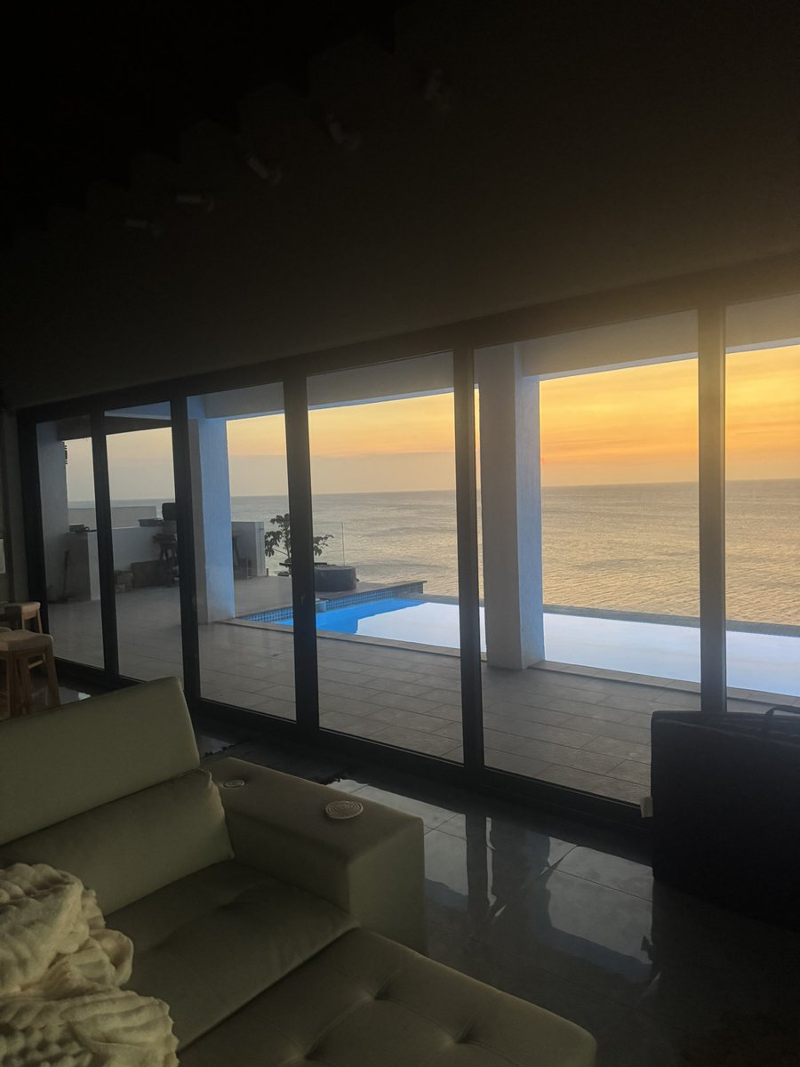 markpgarrick's tweet photo. Heart of Poms Villa now available for an amazing vacation in Roatan. https://t.co/L66lrqMUah