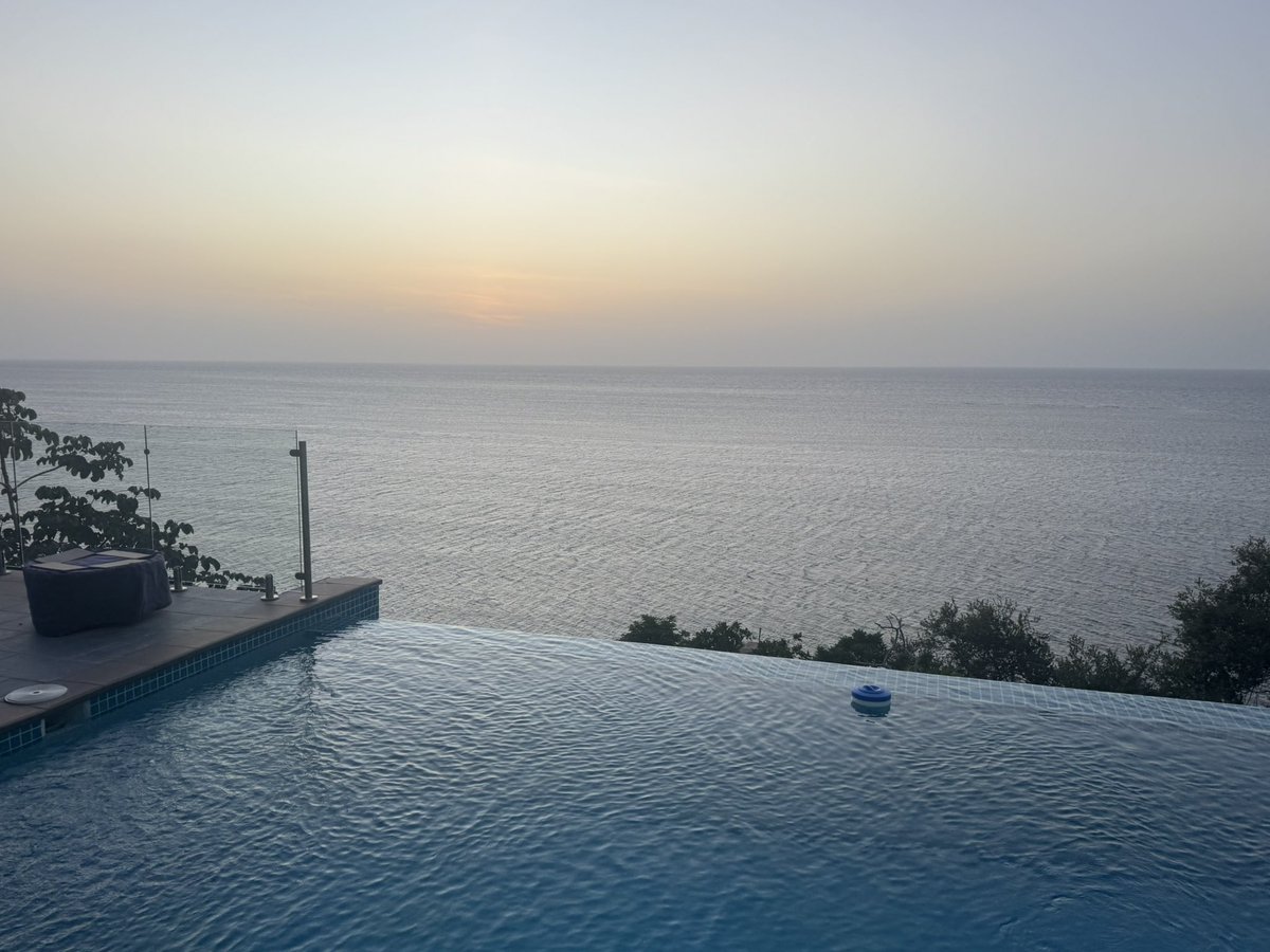 markpgarrick's tweet photo. Heart of Poms Villa now available for an amazing vacation in Roatan. https://t.co/L66lrqMUah