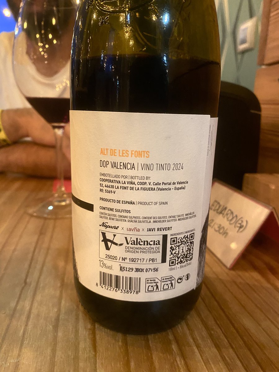 Noches de verano en el <a href="/elretrogusto/">Ana - El retro 🍷🍺</a>.