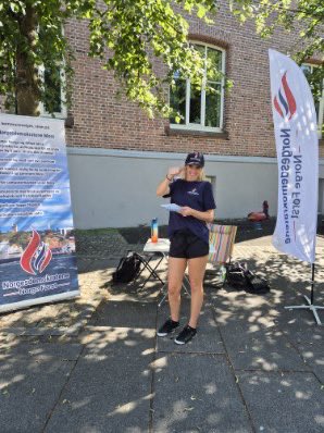 IdaChristinG's tweet image. Norgesdemokratene hadde Stand i gågata i Moss i dag. Ekstremt varmt så glad vi fant plass i skyggen, ved siden av kirka 😊 litt sent på dagen og mye folk på stranda, men ble delt ut en god del brosjyrer likevel, flere stoppet og pratet lenge. Vi må nok ut mer for det virket som…