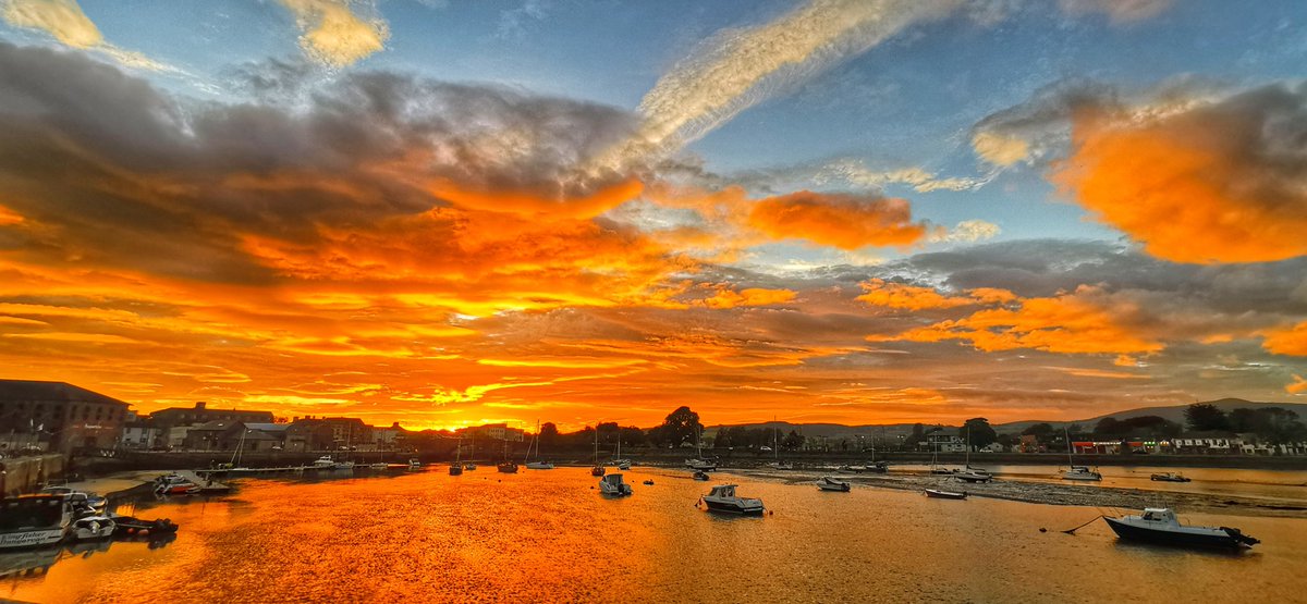 patrickkenealy's tweet image. Sunset at Dungarvan Harbour, Co Waterford. @AimsirTG4 @ancienteastIRL @barrabest @deric_tv @DiscoverIreland @discoverirl @Failte_Ireland @welovewaterford @VisitWaterford @WaterfordANDme @WaterfordPocket @WaterfordGrnWay @GoToIreland @DungarvanTIO @GoToIrelandUS @TourismIreland