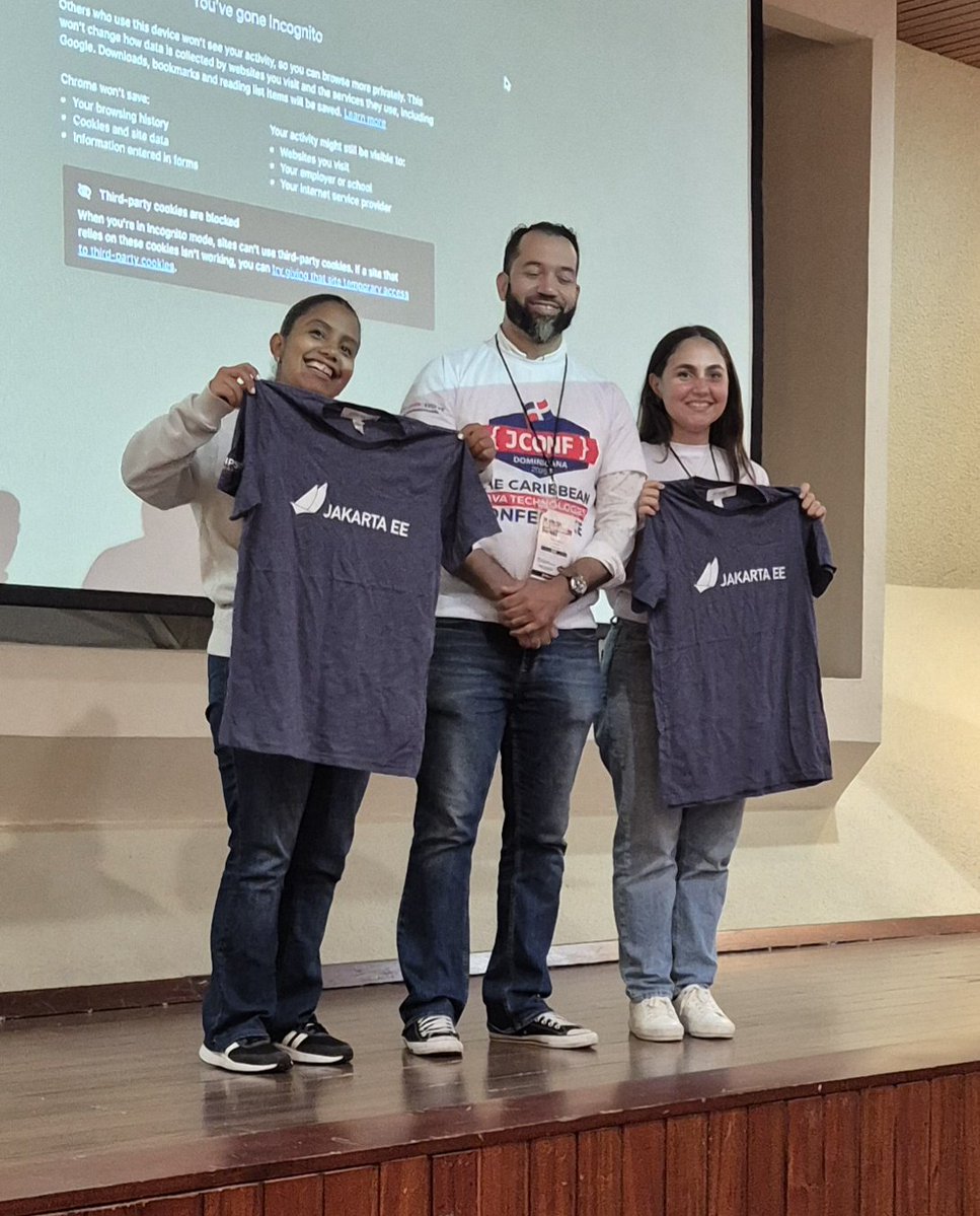 ivar_grimstad's tweet image. The lucky winners of @JakartaEE t-shirts at @jconfdominicana 2025
#JakartaEE #EclipseFoundation #Community