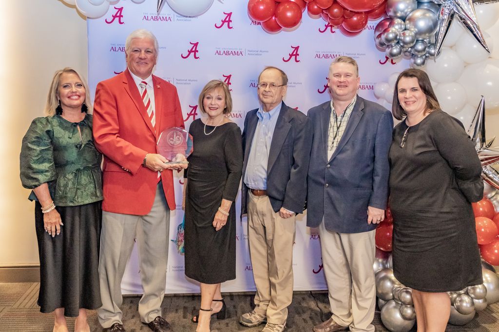 UAAlumniAssoc's tweet image. Congrats to the 2025 NAA Chapter Award Winners!
In-State Chapter of the Year: Tuscaloosa County
Out-of-State Chapter of the Year: Cincinnati, OH
Emerging Chapter of the Year: Kansas City, MO
Event of the Year: Jackson County Roll Tide BBQ
Volunteer of the Year: Michael Coleman