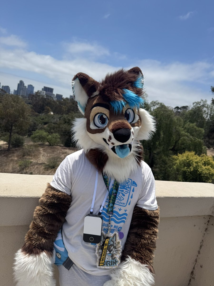 Sealeo65's tweet image. Happy Pride in San Diego 🏳️‍🌈!! 

Was super fun running through the parade!

🪡: @wolf_daz 
📷: @ZiggyDerg 
#sandiegopride