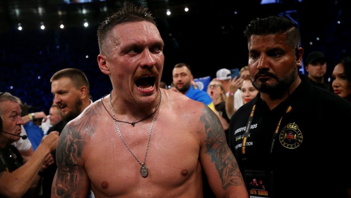 ksinews_'s tweet image. 🚨 KSI speaks on Usyk following his victory over Dubois
🗣️ : “Usyk gotta retire now man.
Fury x2
AJ x2
Dubois x2
He’s completed the heavyweight division, as a cruiserweight. It’s crazy cos I know Usyk still has more to give but bro, no one is on his level 😭😭😭. THE GOAT.”