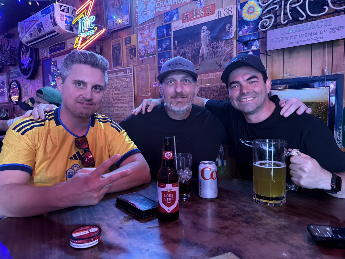 dallasteslaclub's tweet image. 4 Tesla Bulls walk into a bar… don’t worry, we’re robotaxing home.
@LinkN01 @JohnChr08117285 @R6Alex