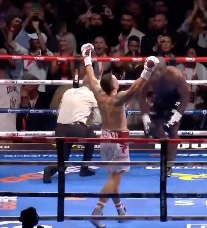 2r4uu's tweet image. Olympic Gold Medalist
Undisputed Cruiserweight
Undisputed Heavyweight
Beat elite fighter with 15cm height advantage twice
All fights on foreign soil
Real-world impact 🇺🇦
USYK IS AN ALL-TIME GREAT🐐🐐🐐🔥🥊