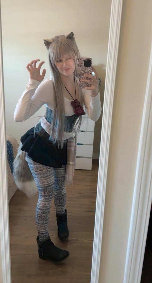 cfzelda's tweet image. My Myuri cosplay! So excited to have the finished look! 🐺
#狼と香辛料 #SpiceAndWolf #Myuri
