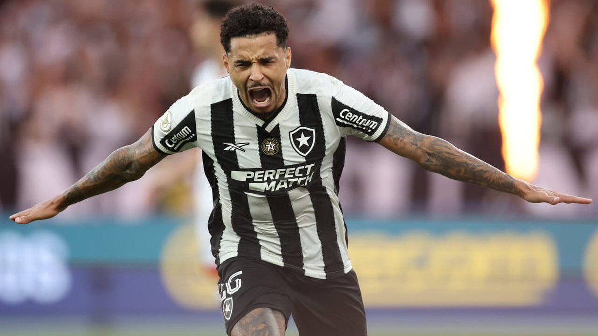 lance_botafogo's tweet photo. Gregore se despede do Botafogo: 'Meus sonhos se realizaram vestindo essa camisa' https://t.co/6G9Tl90aLw #Botafogo #Gregore #Futebol https://t.co/KBBslPrmO3